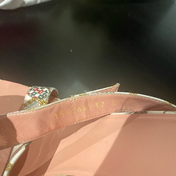 Beautiful Summer Gucci shoes - Picture 3 of 4